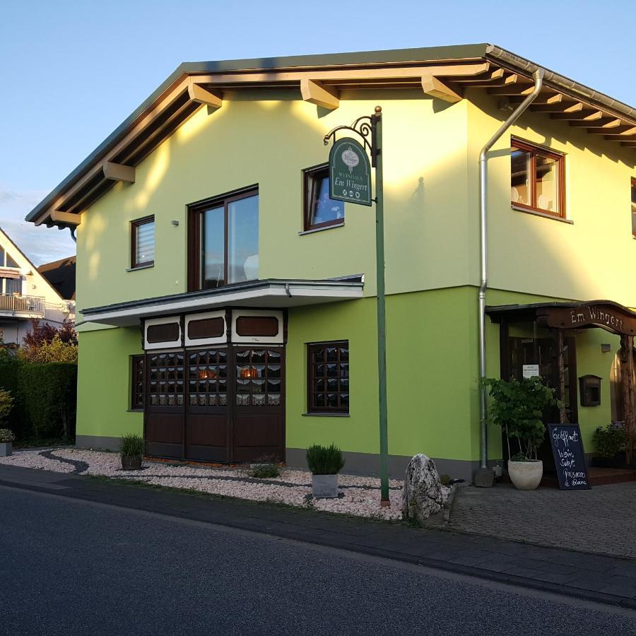 לינה וארוחת בוקר Rheinbrohl Weinhaus Em Wingert מראה חיצוני תמונה